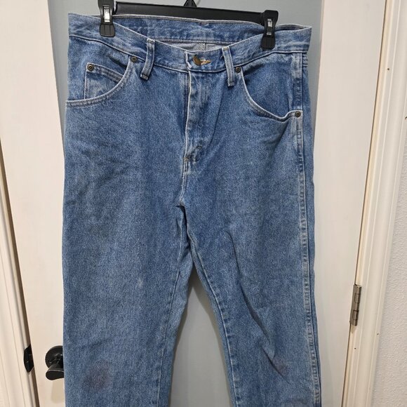 Wrangler Men’s Relaxed Fit Jeans 32x30 Light Blue Denim Classic Straight Leg - Picture 1 of 8
